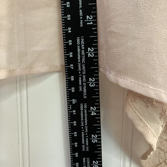 bke Boutique Women’s Cream Blush Tan Embroidered Chiffon Shark Hem Top Blouse-S - Picture 7 of 8